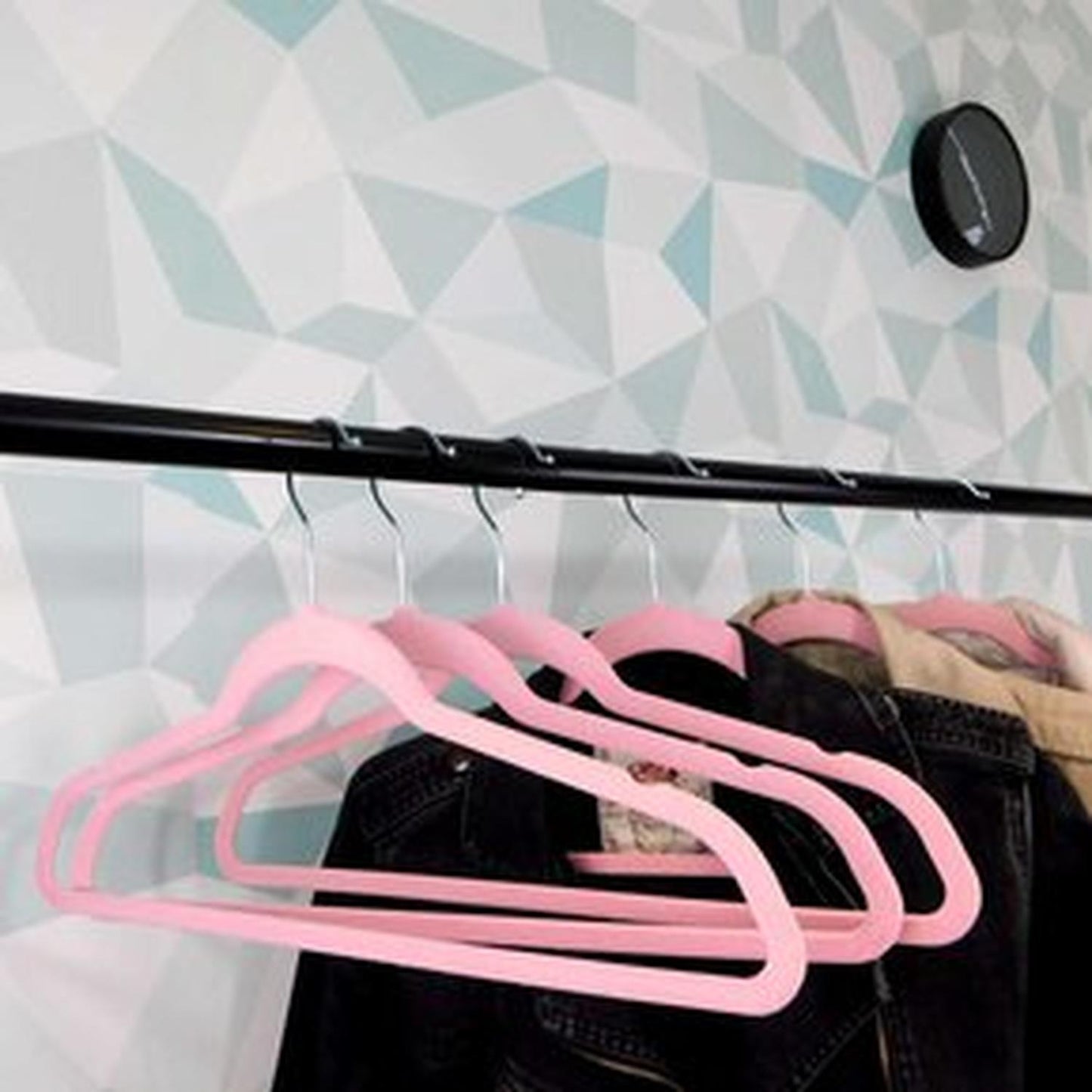 Set de 10 ganchos para ropa de terciopelo rosa