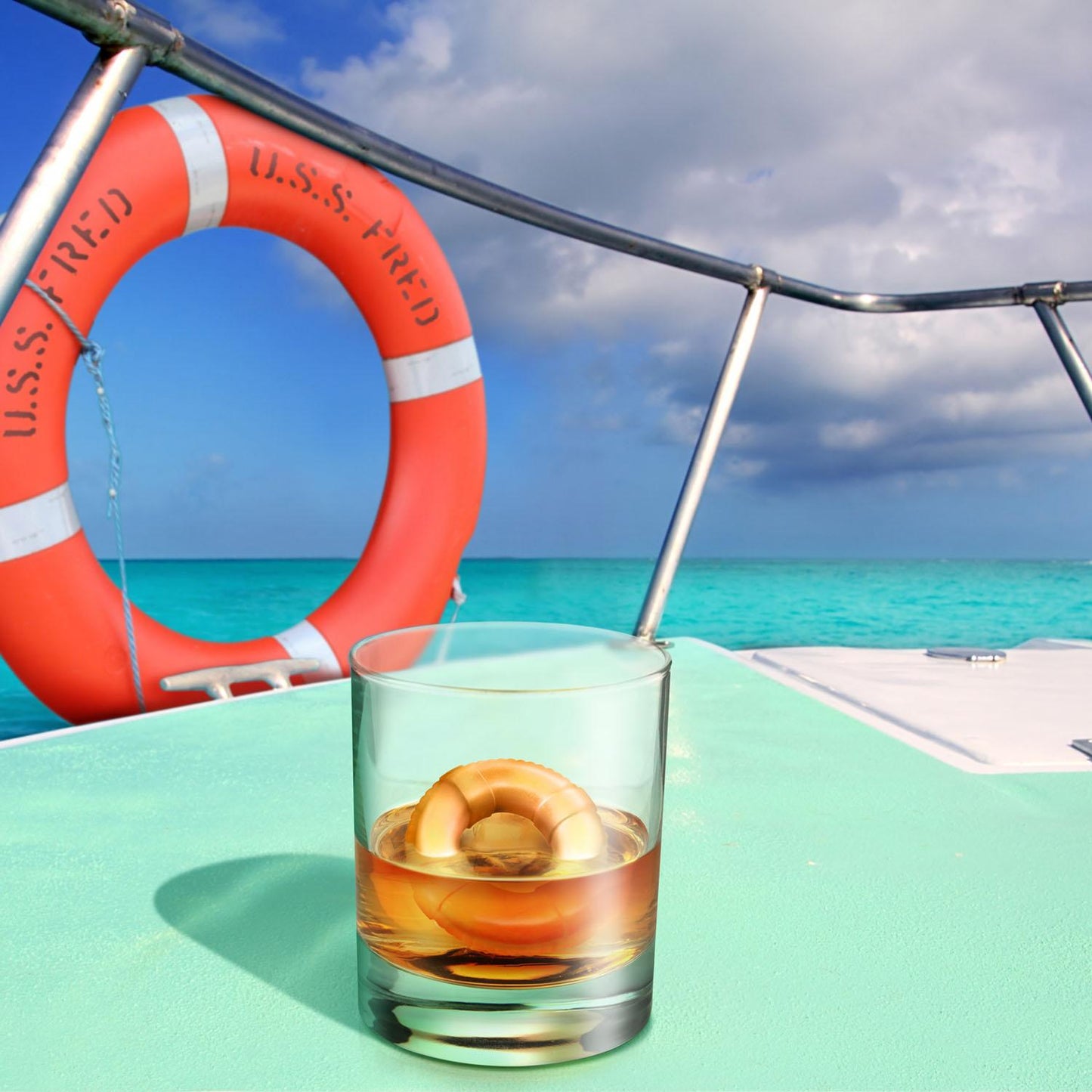 Fred & Friends, Molde para hielos "DRINK SAVERS"