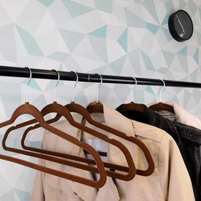 Set de 10 ganchos para ropa de terciopelo café