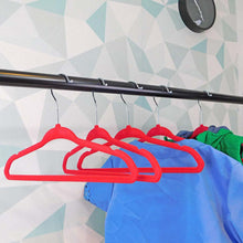 Cargar imagen en el visor de la galería, Set de 10 ganchos infantiles de terciopelo
